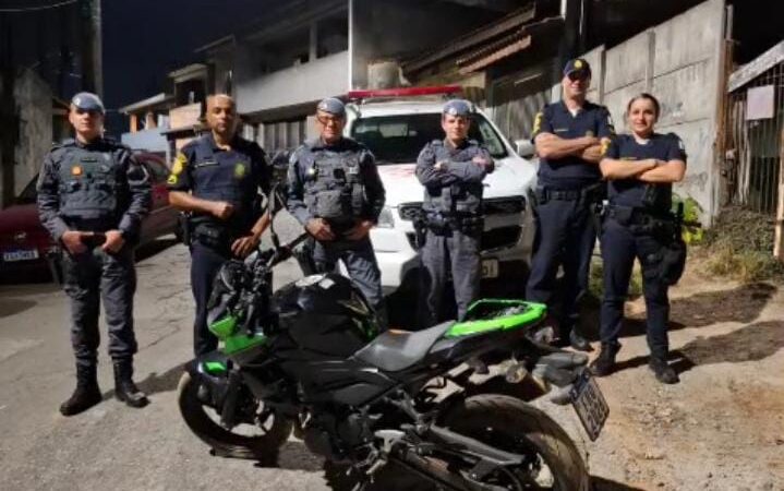 PM E GCM DE SÃO BERNARDO RECUPERAM MOTO ROUBADA QUE ERA DESMONTADA EM MATA DO MONTANHÃO