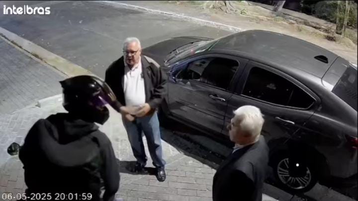 ASSALTANTE PERGUNTA SE VÍTIMAS SÃO PASTORES E DESISTE DO ROUBO APÓS RESPOSTA, EM SP; PERTENCES SÃO DEVOLVIDOS