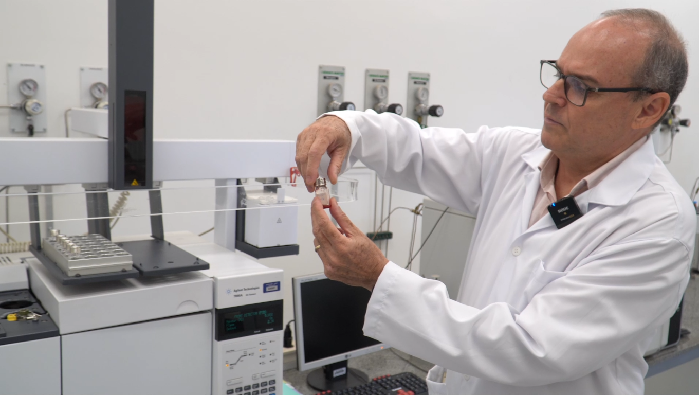 LABORATÓRIO DA USP É PEÇA-CHAVE NAS INVESTIGAÇÕES SOBRE INTOXICAÇÃO POR METANOL EM SÃO PAULO