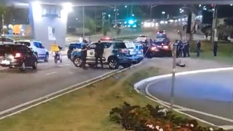 PERSEGUIÇÃO EM ALTA VELOCIDADE TERMINA COM PRISÃO DE DOIS HOMENS NA ANCHIETA APÓS ROUBO