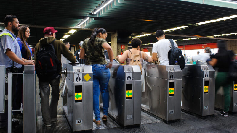 METRÔ DE SÃO PAULO INICIA PAGAMENTO POR APROXIMAÇÃO NAS CATRACAS
