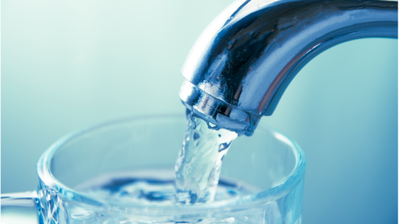 ONDA DE CALOR E ESTIAGEM PROVOCAM AUMENTO DE 60% NO CONSUMO DE ÁGUA; GOVERNO DE SP REFORÇA ALERTA DE ECONOMIA