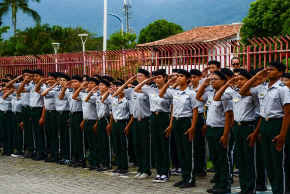 ILHABELA AVANÇA NA CRIAÇÃO DE ESCOLA CÍVICO-MUNICIPAL E MUNICIPALIZAÇÃO DO ENSINO MÉDIO