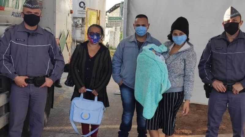 “É COMO SE FOSSE O NOSSO FILHO”, RELATA PM QUE SALVOU RECÉM-NASCIDO ENGASGADO EM MAUÁ