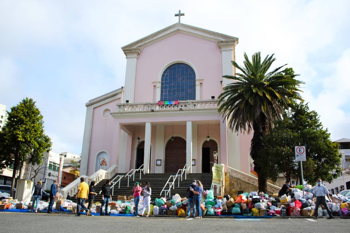 NATAL SOLIDÁRIO: DOE UM BRINQUEDO E FAÇA UMA CRIANÇA FELIZ