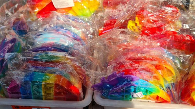 BRINQUEDO POP IT É NOVA FEBRE DA INTERNET; PRODUTO É FACILMENTE ENCONTRADO NA MARECHAL
