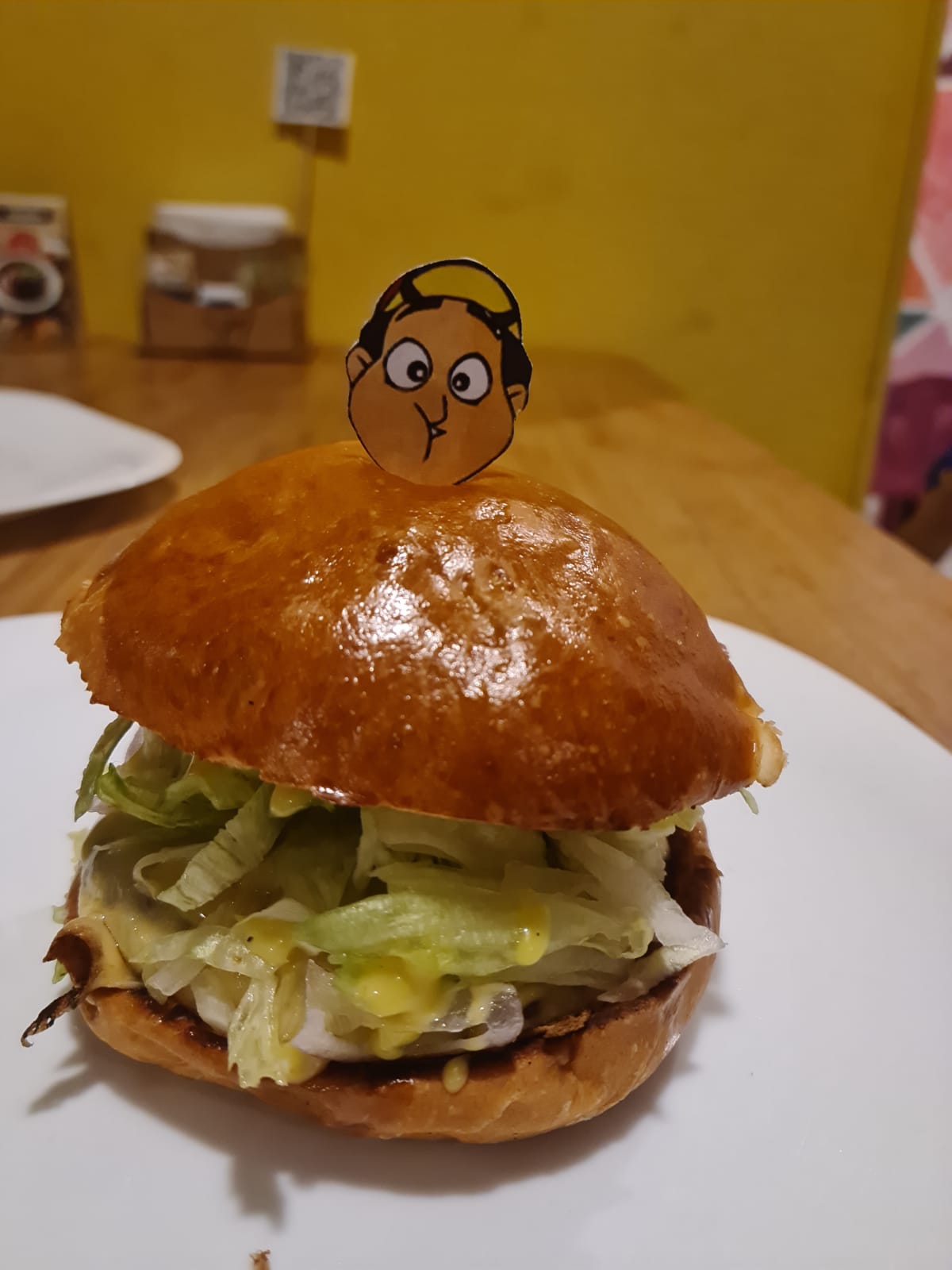 GOSTA DE HAMBURGUERIA TEMÁTICA? VISITAMOS O CHAVES BURGUER NA PRESTES MAIA!