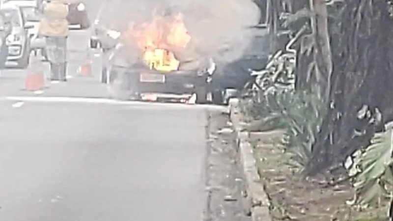 CARRO PEGA FOGO EM SANTO ANDRÉ