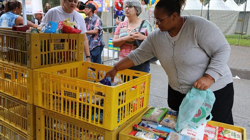FUNDO SOCIAL ARRECADA 3,5 TONELADAS DE ALIMENTOS NO SHOW DE ZECA PAGODINHO