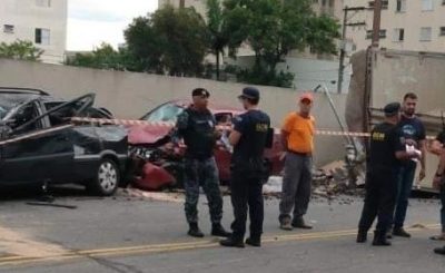 CAMINHÃO TOMBA EM CIMA DE DOIS CARROS NA GUIDO ALIBERTI