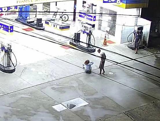 NA VIZINHA SÃO CAETANO, CÂMERAS CAPTAM AGRESSÃO A MULHER E HOMEM É PRESO EM FLAGRANTE