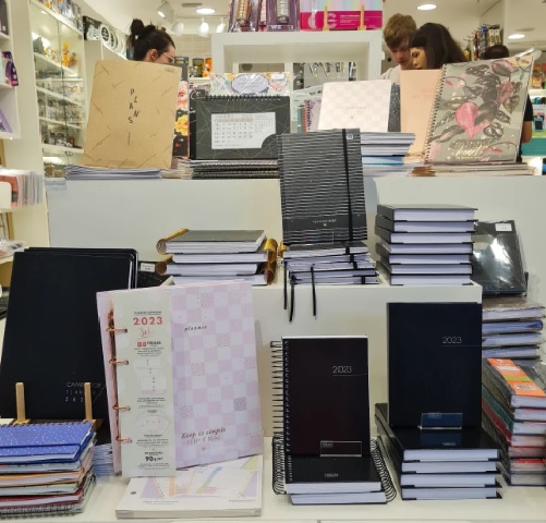 MATERIAIS ESCOLARES ESTÃO COM DESCONTOS DE ATÉ 16% NO GRAND PLAZA