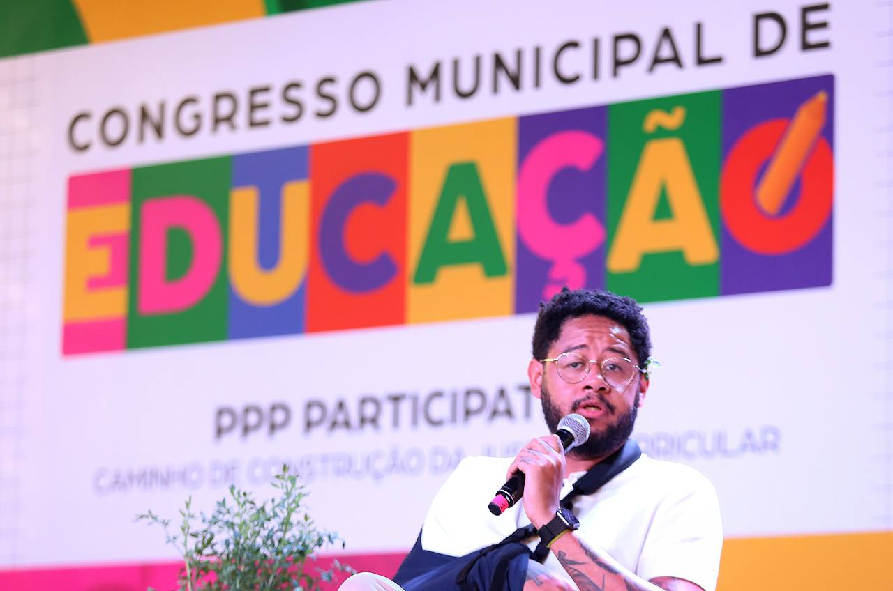 EMICIDA ENCERRA CONGRESSO MUNICIPAL DE EDUCAÇÃO EM DIADEMA