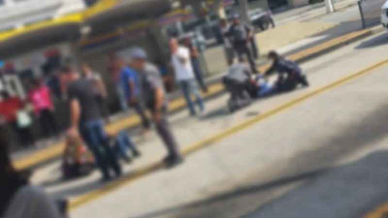 DUAS PESSOAS SÃO ATROPELADAS NO CORREDOR DE TRÓLEBUS EM DIADEMA