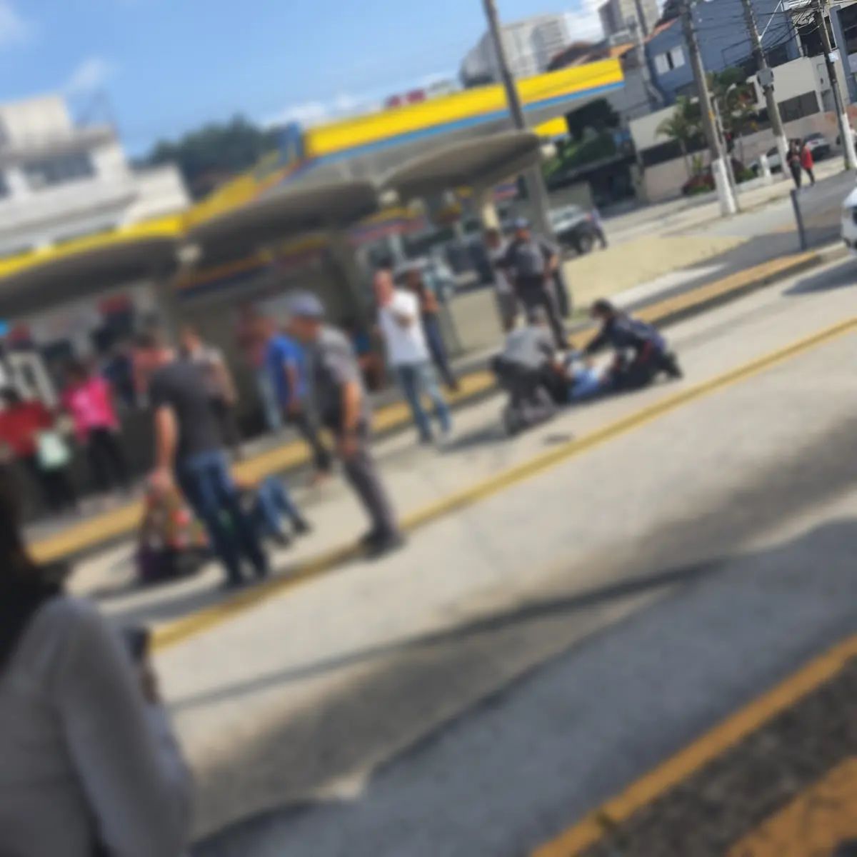 DUAS PESSOAS SÃO ATROPELADAS NO CORREDOR DE TRÓLEBUS EM DIADEMA