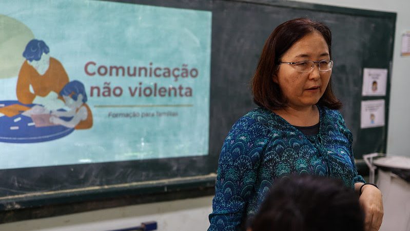ESCOLA DE DIADEMA REALIZA DEBATE COM PSICÓLOGA SOBRE COMUNICAÇÃO NÃO VIOLENTA