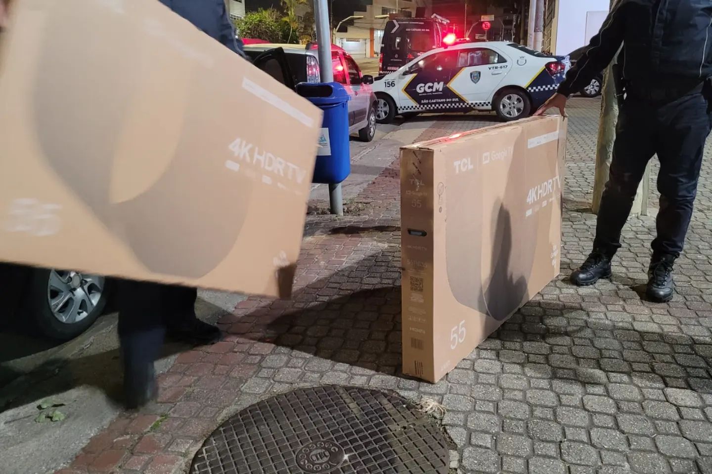 SETE PESSOAS SÃO PRESAS POR ESTELIONATO DURANTE COMPRA DE ELETROELETRÔNICOS EM HIPERMERCADO DE SÃO CAETANO