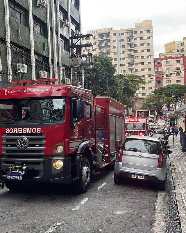 INCÊNDIO EM EDIFÍCIO COMERCIAL NO CENTRO DE SANTO ANDRÉ É RAPIDAMENTE CONTROLADO