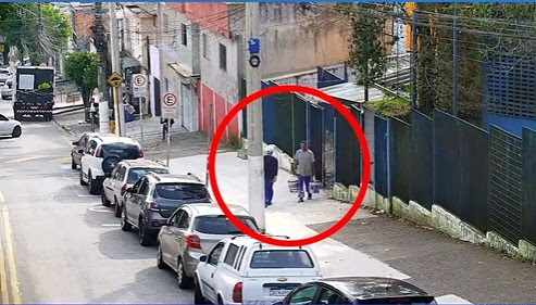 CÂMERAS DE SEGURANÇA FLAGRAM INDIVÍDUOS LEVANDO TINTA E FERRAMENTAS DE EMEB EM DIADEMA