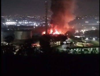 INCÊNDIO ATINGE DISTRIBUIDORA DE AÇOS EM SÃO CAETANO DO SUL NA NOITE DESTA SEXTA-FEIRA (23)