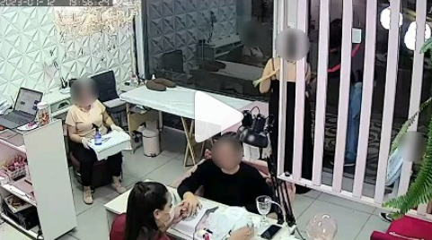 VÍDEO: ASSALTO A SALÃO DE BELEZA CAUSA PÂNICO EM SANTO ANDRÉ