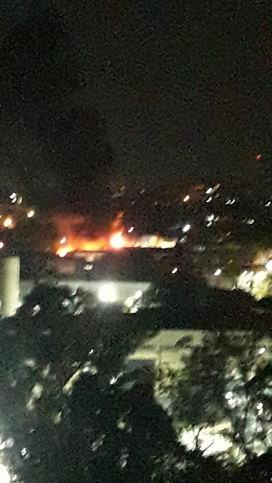 INCÊNDIO EM EMPRESA NA AV. CASA GRANDE MOBILIZA DEZ VIATURAS DO CORPO DE BOMBEIROS