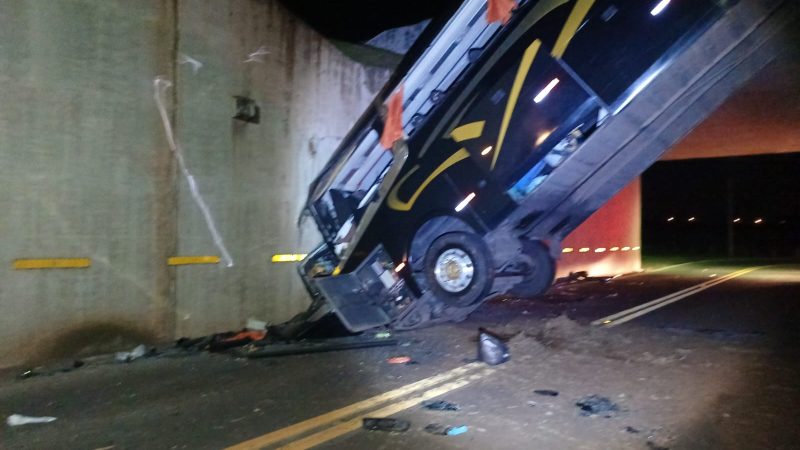 ACIDENTE COM ÔNIBUS DE DIADEMA NA SP 340 DEIXA MAIS DE 30 FERIDOS
