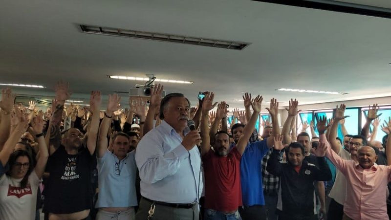 TRABALHADORES DA GM DE SÃO CAETANO EM GREVE APÓS DEMISSÕES VIA TELEGRAMA NO SÁBADO