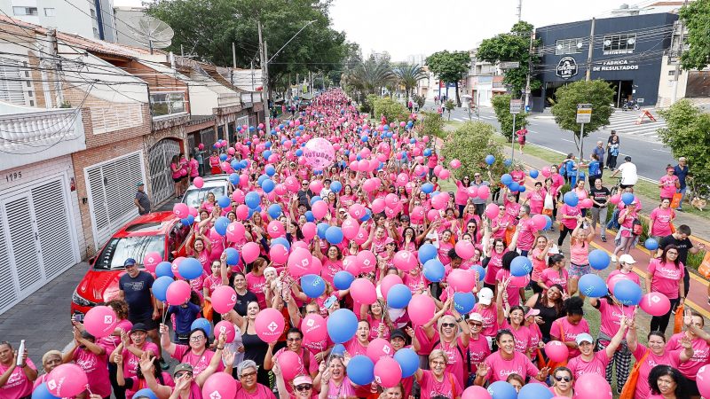 SÃO CAETANO REÚNE MAIS DE MIL PESSOAS NA CAMINHADA OUTUBRO ROSA E ARRECADA 700 KG DE ALIMENTOS