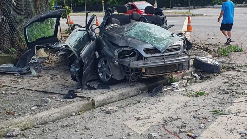 HOMEM MORRE E CASAL FICA FERIDO APÓS COLISÃO COM POSTE EM SANTO ANDRÉ