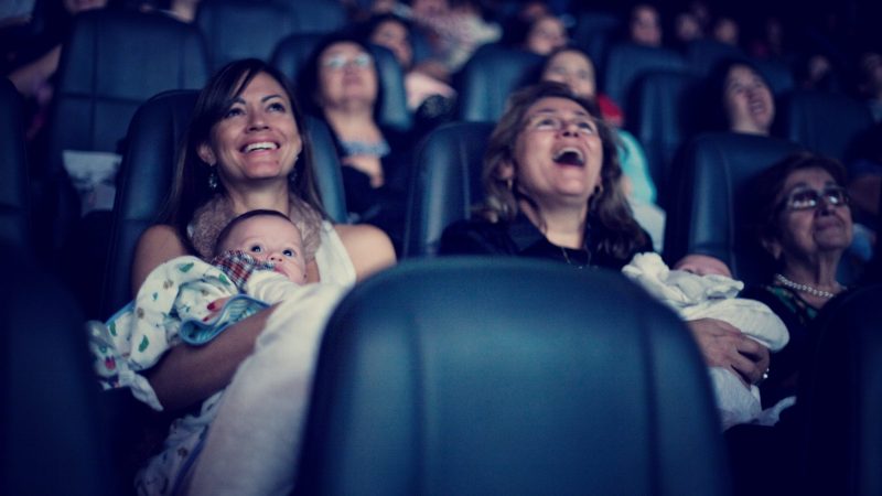 SHOPPINGS DO ABCD OFERECEM SESSÕES CINEMATERNA PARA MÃES, PAIS E BEBÊS.