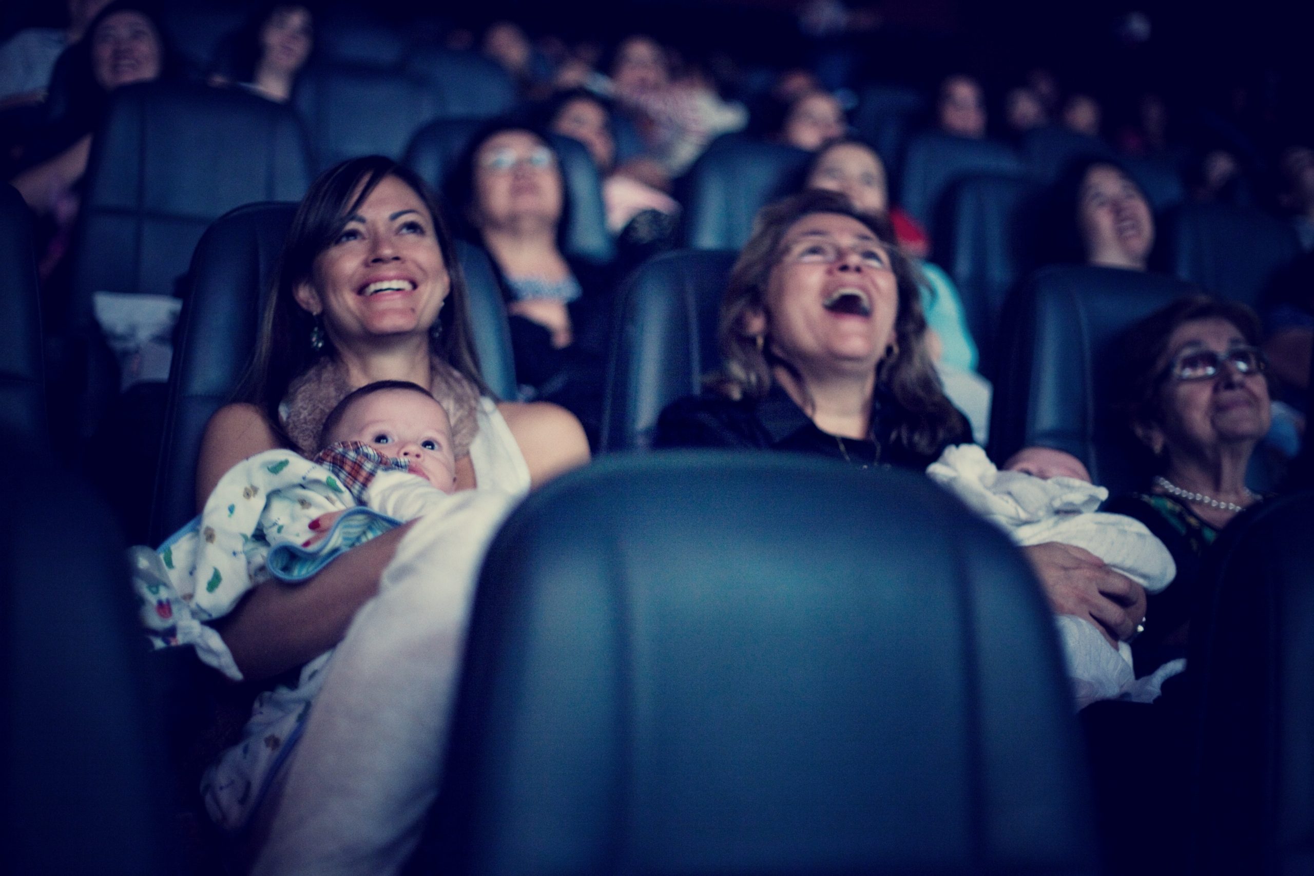 SHOPPINGS DO ABCD OFERECEM SESSÕES CINEMATERNA PARA MÃES, PAIS E BEBÊS.