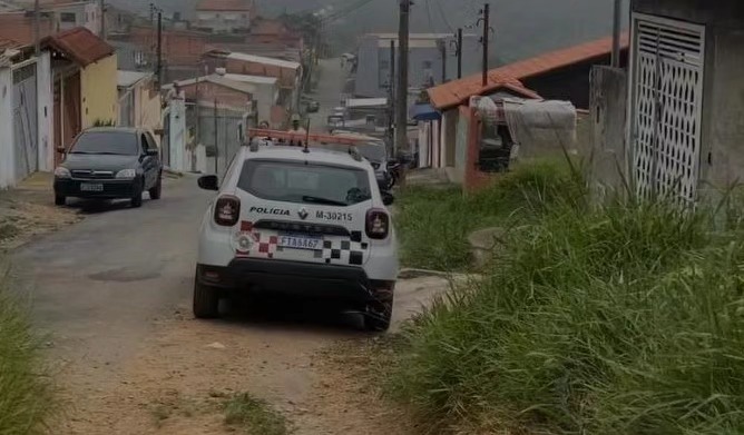 MORADORES SENTEM MAU CHEIRO E ENCONTRAM CORPO EM RIBEIRÃO PIRES