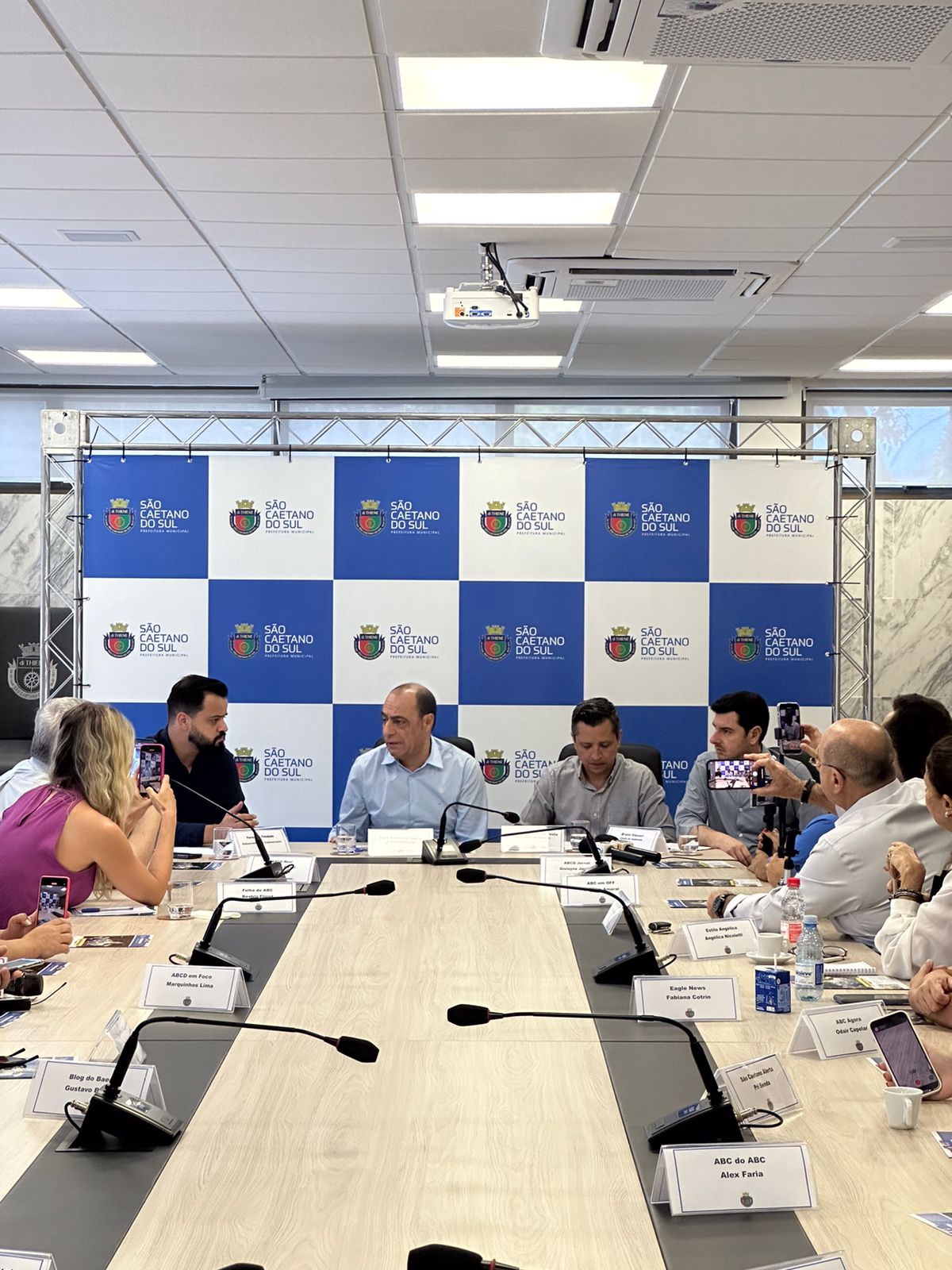 PREFEITO DE SÃO CAETANO, JOSÉ AURICCHIO JÚNIOR, FAZ BALANÇO DE SUA GESTÃO EM 2023 EM CAFÉ DA MANHÃ COM A IMPRENSA DO ABC