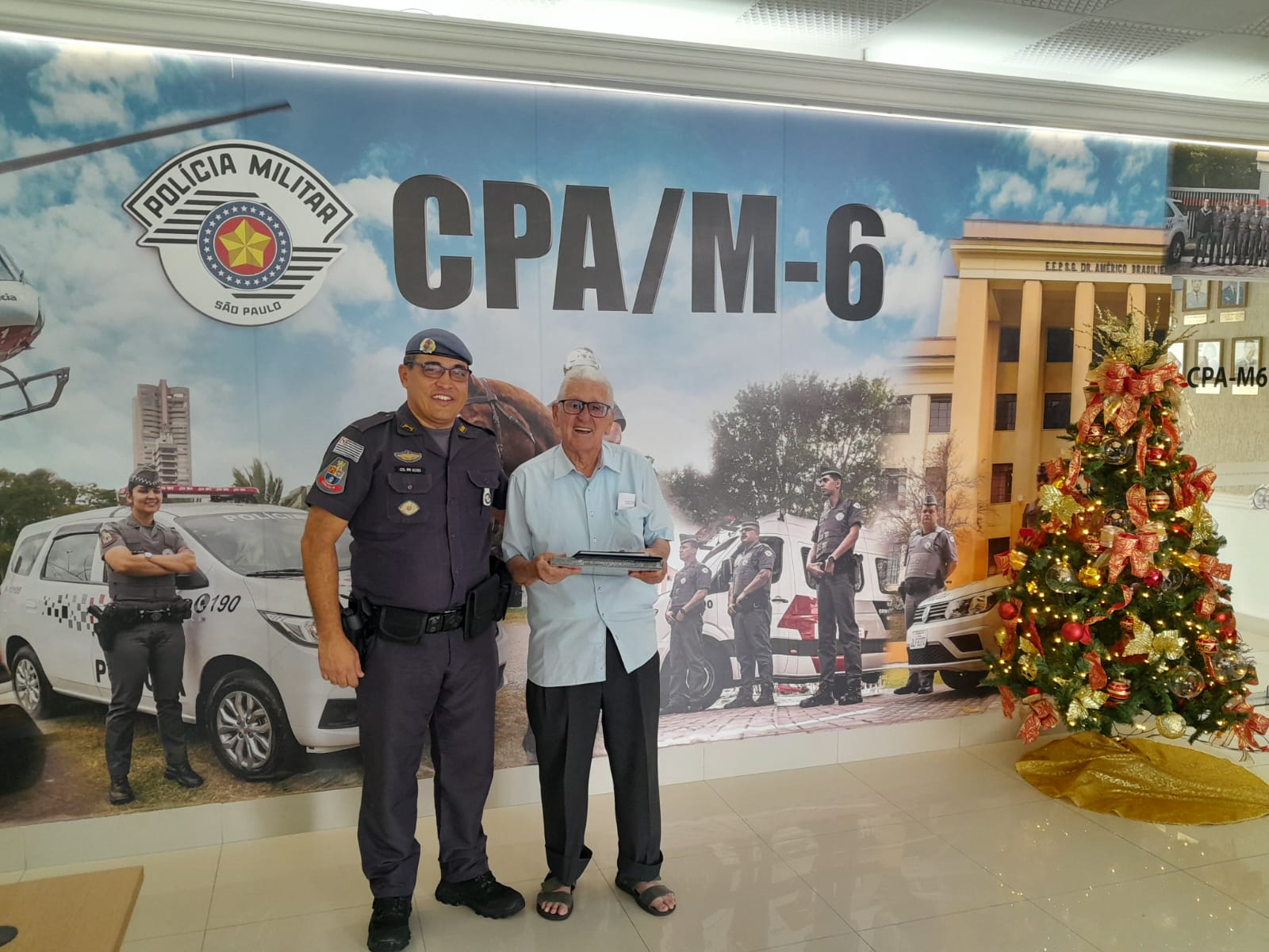 AOS 90 ANOS, 1º SARGENTO PM MIGUEL GONÇALVES VISITA COMANDANTE DO POLICIAMENTO DE ÁREA METROPOLITANA SEIS EM SANTO ANDRÉ