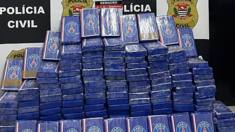 POLÍCIA CIVIL DE DIADEMA EFETUA APREENSÃO DE 170 TIJOLOS DE COCAÍNA COM SÍMBOLO DO TIME DE FUTEBOL PARIS SAINT-GERMAIN