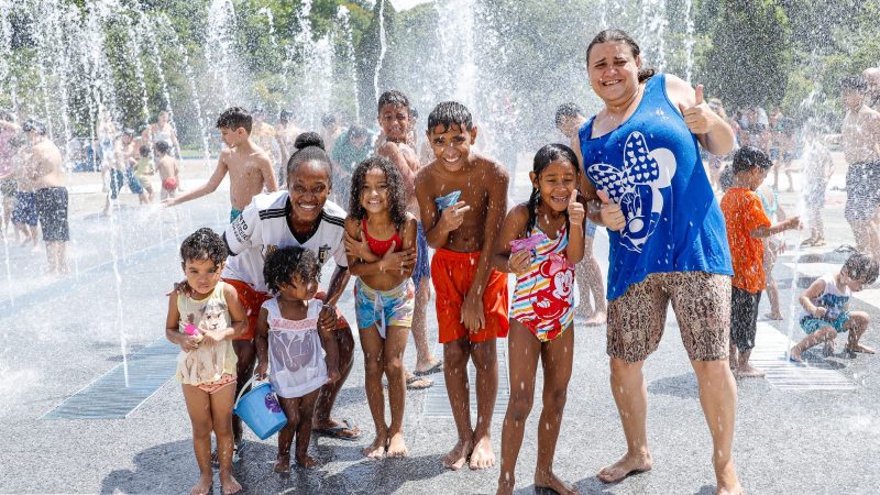 CHAFARIZES INTERATIVOS VIRAM ATRAÇÃO NO VERÃO EM SÃO CAETANO