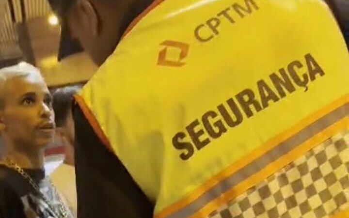 VÍDEO: MORADOR DE SANTO ANDRÉ PRESENTEIA PASSAGEIROS DE TREM E É RETIRADO DE FORMA TRUCULENTA