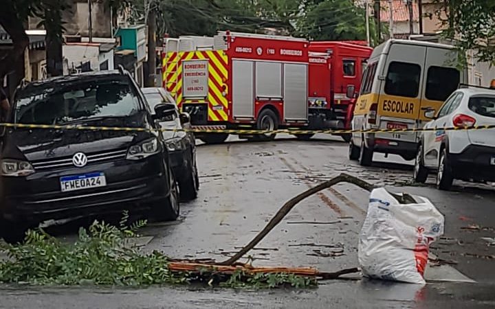 FORTE CHUVA PROVOCA ESTRAGOS NO ABCD