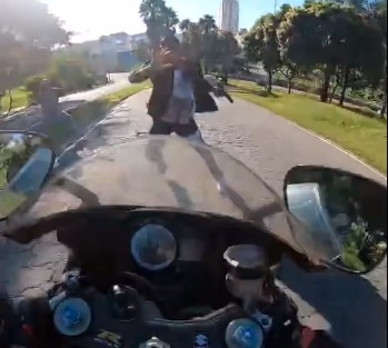 MOTOCICLISTA ATROPELA ASSALTANTE ARMADO EM SANTO ANDRÉ