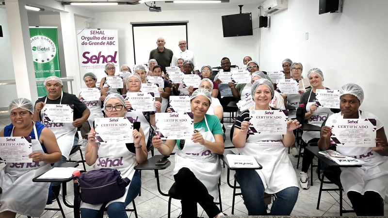 SEHAL CONCLUI CURSO DE SALADEIRA(O) EM PARCERIA COM A PREFEITURA DE SANTO ANDRÉ
