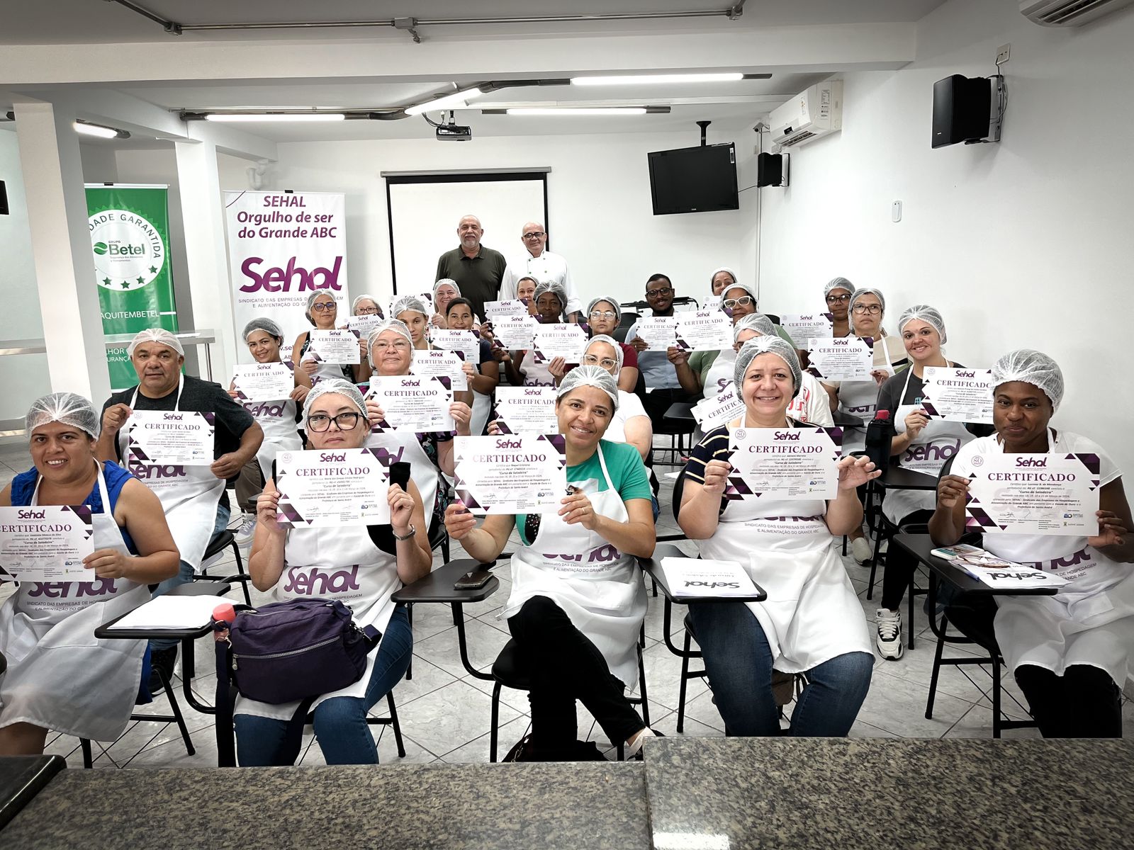SEHAL CONCLUI CURSO DE SALADEIRA(O) EM PARCERIA COM A PREFEITURA DE SANTO ANDRÉ