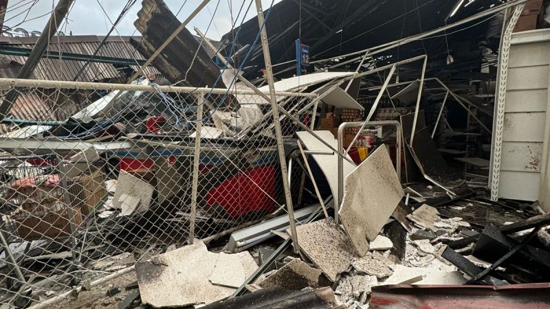DESABAMENTO NO MERCADO VENCEDOR EM DIADEMA DEIXA 11 FERIDOS