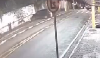 CARRO PERDE CONTROLE EM LADEIRA, BATE EM MURO DA CPTM E FAMÍLIA SE FERE EM RIBEIRÃO PIRES