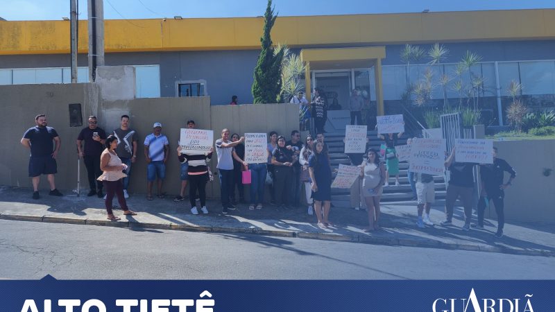 DENÚNCIA: MORADORES PROTESTAM CONTRA CONSTRUTORA LEONA FERRAZA EM FERRAZ DE VASCONCELOS