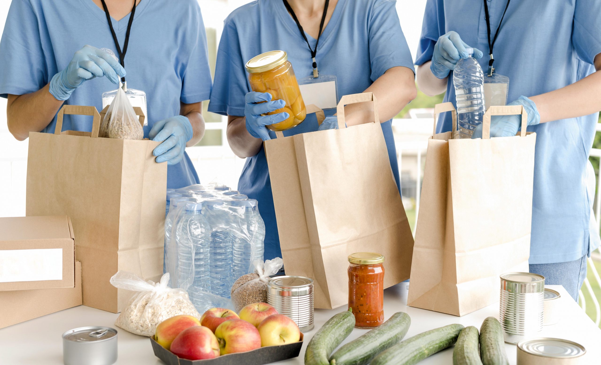 COOP COLABORA COM A ARRECADAÇÃO DE UMA TONELADA DE ALIMENTOS