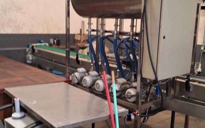 QUADRILHA NO ABC TRANSFORMAVA ÓLEO DE COZINHA USADO EM ÓLEO DE MOTOR PARA VENDA COMO ‘NOVO