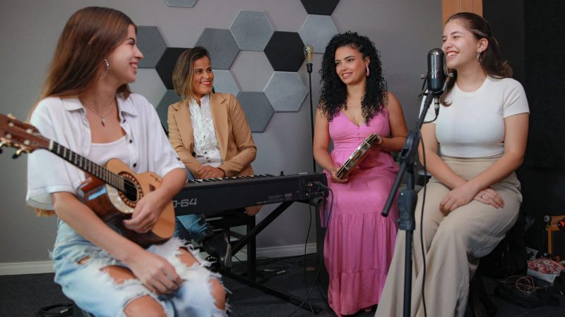 MOVIMENTO MPB EM DIADEMA RECEBE BANDA FEMININA
