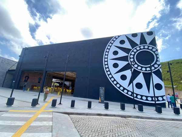 OUTLET PREMIUM IMIGRANTES COLETA DOAÇÕES PARA O SUL DO BRASIL