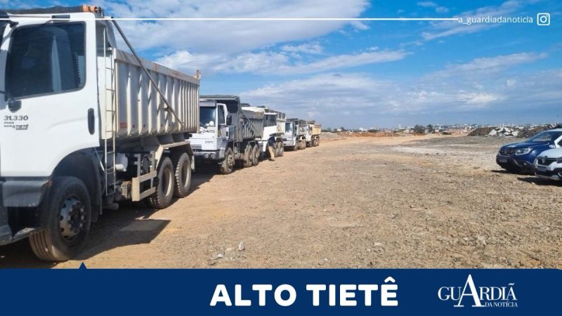 GUARULHOS: CAMINHÕES SÃO APREENDIDOS POR DESCARTE IRREGULAR DE RESÍDUOS